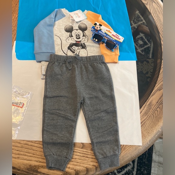 NEW! 3pc Disney Boys Bundle Set. Mickey Mouse Sweat Shirt, Pants & Sunglasses - Picture 2 of 6